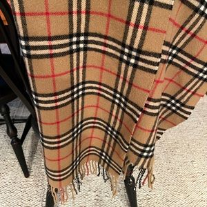 B Authentic Burberry 100% lambs wool scarf